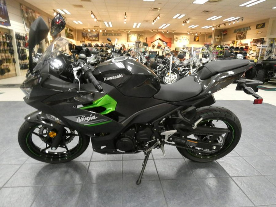 2023 Kawasaki Ninja® 400 Matrix Camo Gray/Metallic Matte Carbon Gray