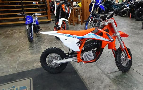 2023 KTM SX-E 3 First Look [Just In Time For Christmas]