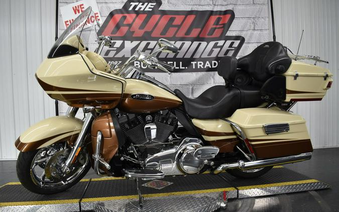 2011 Harley-Davidson® FLTRUSE - CVO™ Road Glide® Ultra