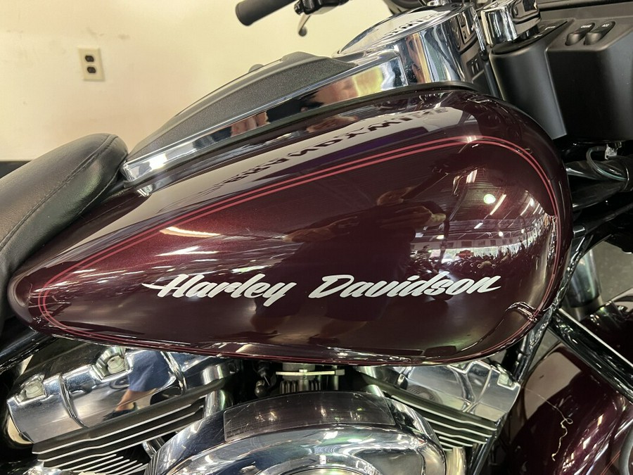 2006 Harley-Davidson Electra Glide® Ultra Classic® Black Cherry FLHTCUI