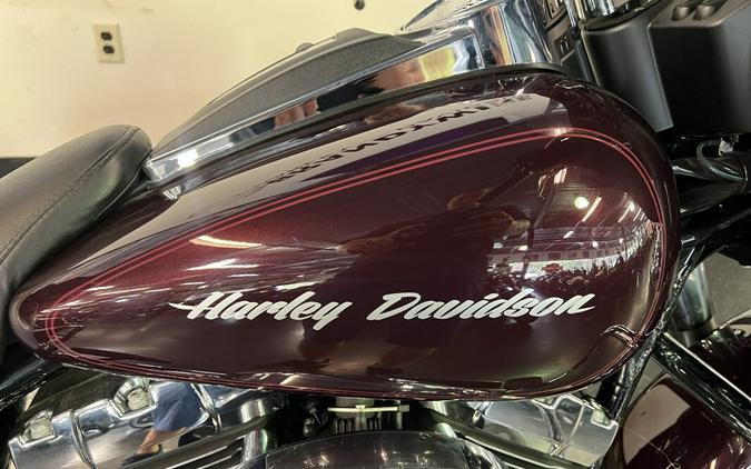 2006 Harley-Davidson Electra Glide® Ultra Classic® Black Cherry FLHTCUI