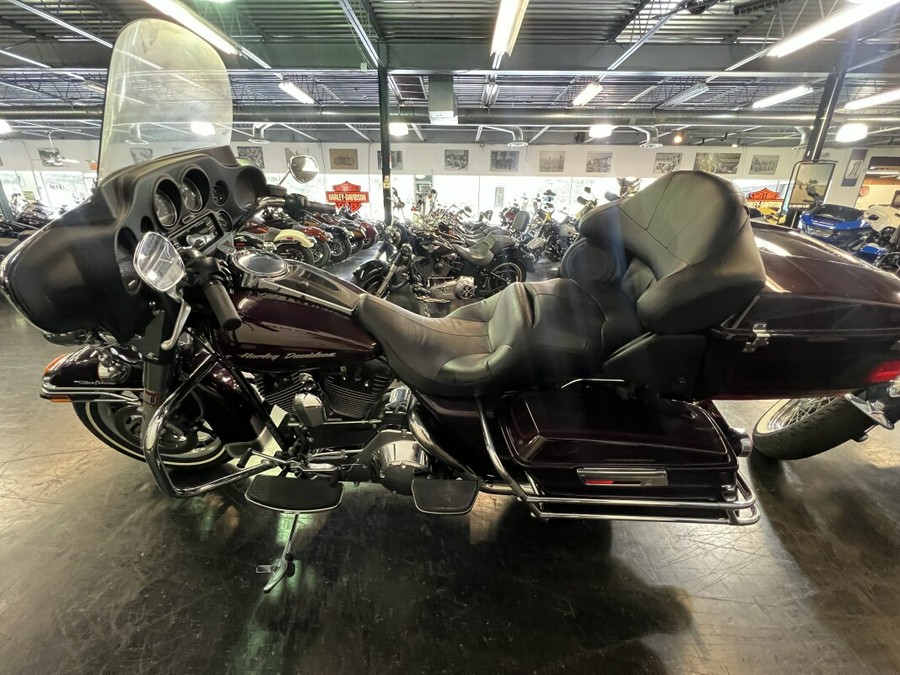 2006 Harley-Davidson Electra Glide® Ultra Classic® Black Cherry FLHTCUI