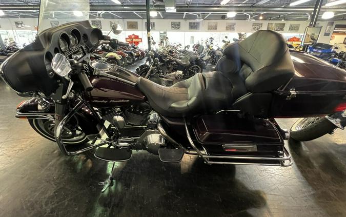 2006 Harley-Davidson Electra Glide® Ultra Classic® Black Cherry FLHTCUI