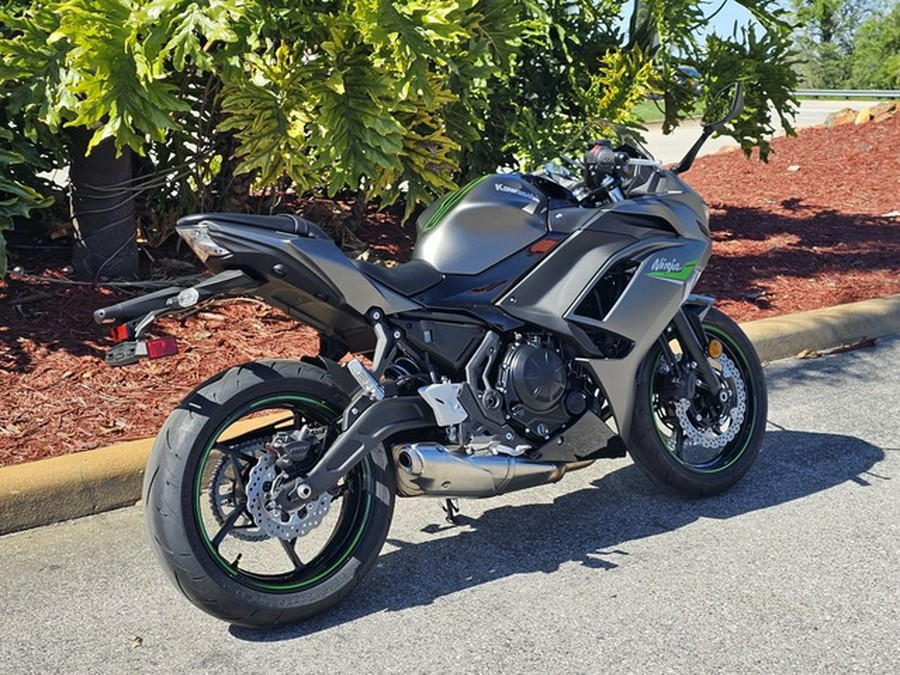 2024 Kawasaki Ninja 650 Metallic Matte Graphenesteel Gray/Ebony