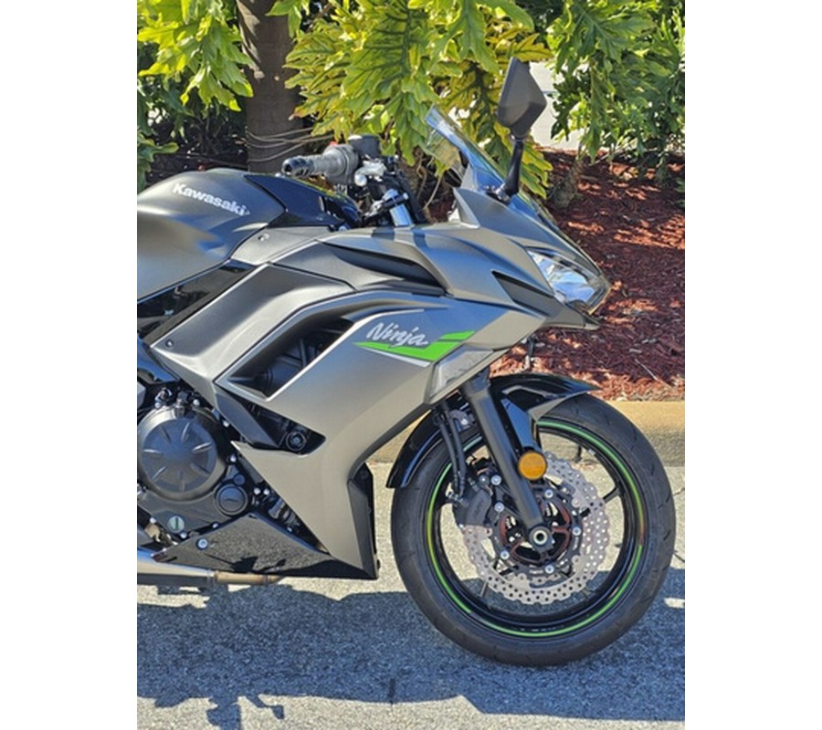 2024 Kawasaki Ninja 650 Metallic Matte Graphenesteel Gray/Ebony