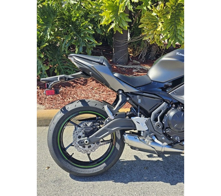 2024 Kawasaki Ninja 650 Metallic Matte Graphenesteel Gray/Ebony