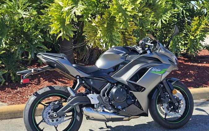 2024 Kawasaki Ninja 650 Metallic Matte Graphenesteel Gray/Ebony