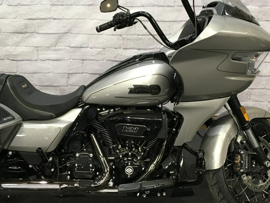 2023 Harley-Davidson CVO™ Road Glide Dark Platinum w/Pinstripe FLTRXSE