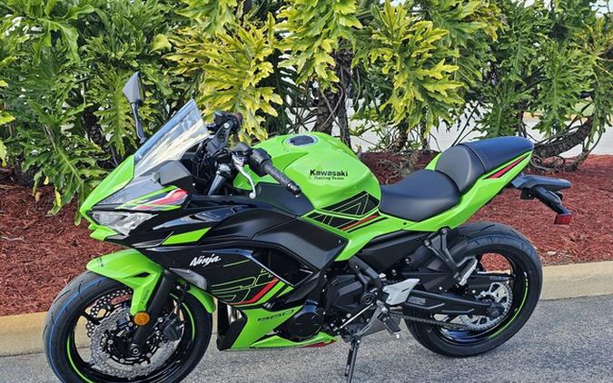 2024 Kawasaki Ninja 650 ABS Metallic Covert Green/Metallic Spar