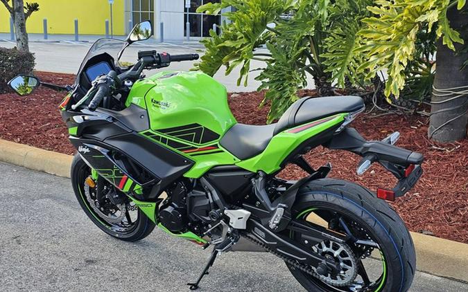 2024 Kawasaki Ninja 650 ABS Metallic Covert Green/Metallic Spar