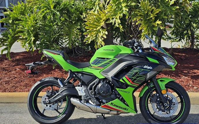 2024 Kawasaki Ninja 650 ABS Metallic Covert Green/Metallic Spar