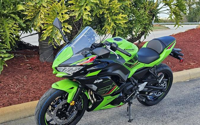 2024 Kawasaki Ninja 650 ABS Metallic Covert Green/Metallic Spar