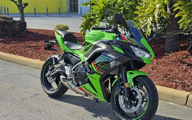 2024 Kawasaki Ninja 650 ABS Metallic Covert Green/Metallic Spar