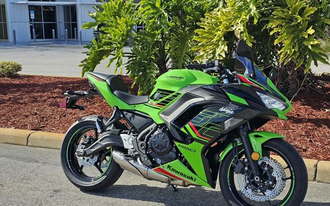 2024 Kawasaki Ninja 650 ABS Metallic Covert Green/Metallic Spar