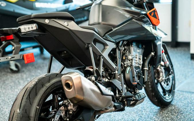 2024 KTM 990 Duke