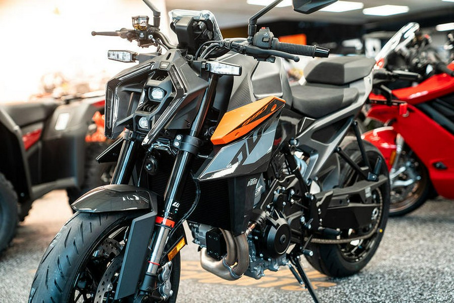 2024 KTM 990 Duke