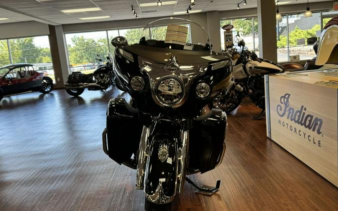 2024 Indian Motorcycle® Roadmaster® Black Metallic/Titanium Metallic