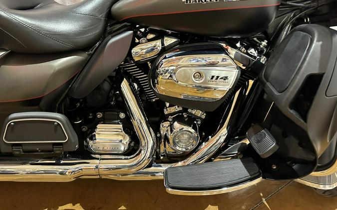 2019 Harley-Davidson Ultra Limited FLHTK Industrial Gray Denim/Black Denim