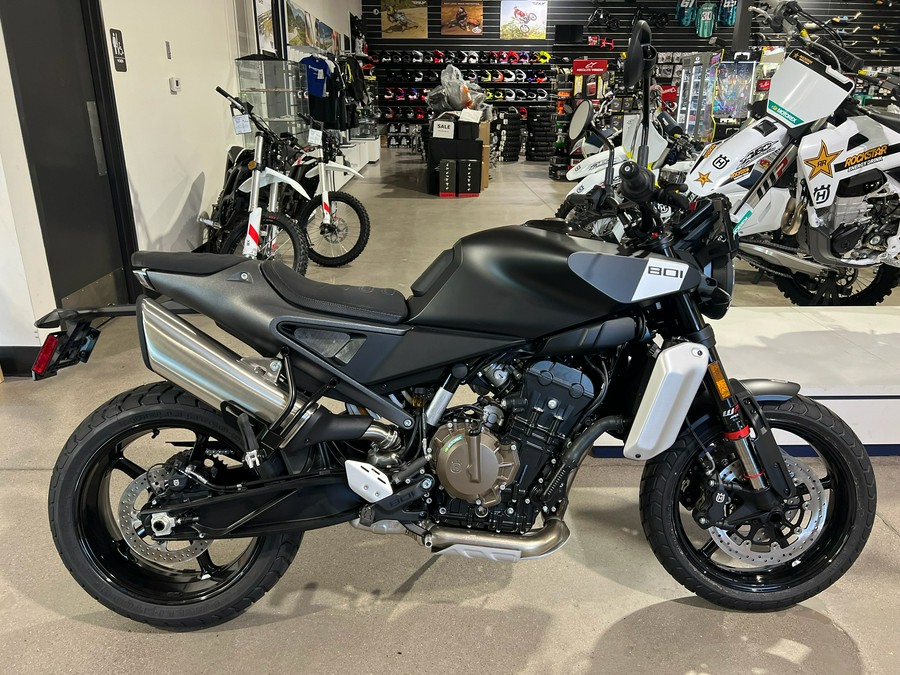 2025 Husqvarna Svartpilen 801