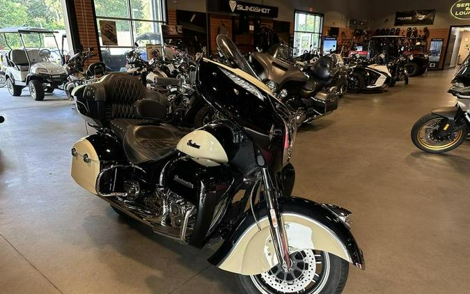 2017 Indian Motorcycle® Roadmaster® Thunder Black Over Ivory Cream