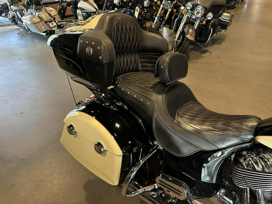 2017 Indian Motorcycle® Roadmaster® Thunder Black Over Ivory Cream