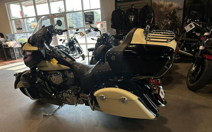 2017 Indian Motorcycle® Roadmaster® Thunder Black Over Ivory Cream