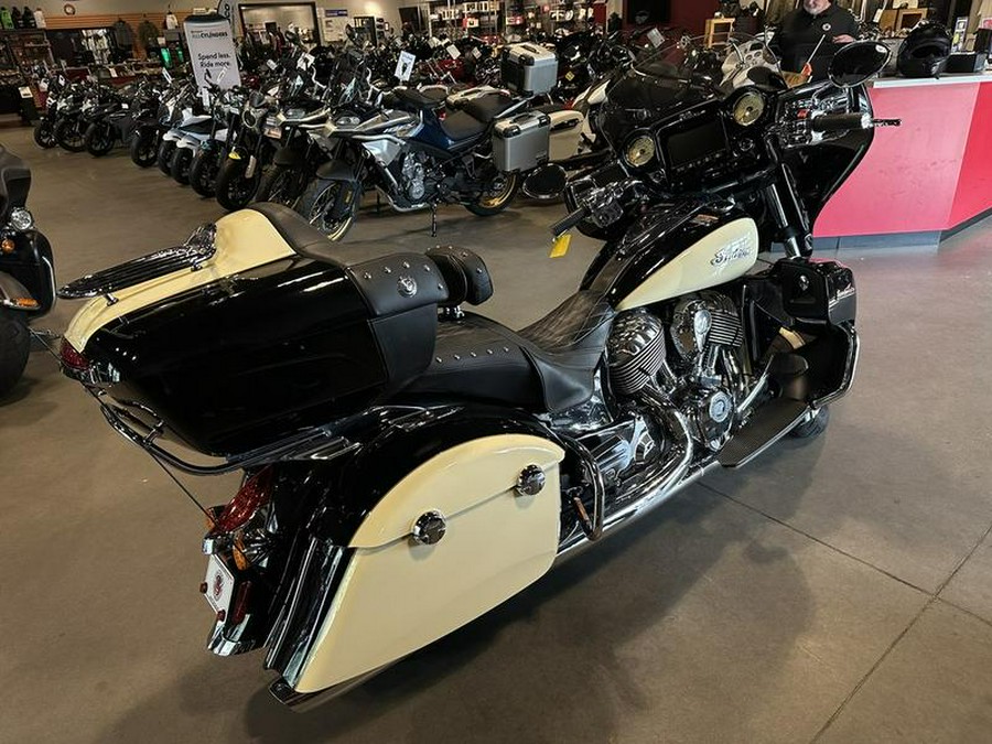 2017 Indian Motorcycle® Roadmaster® Thunder Black Over Ivory Cream