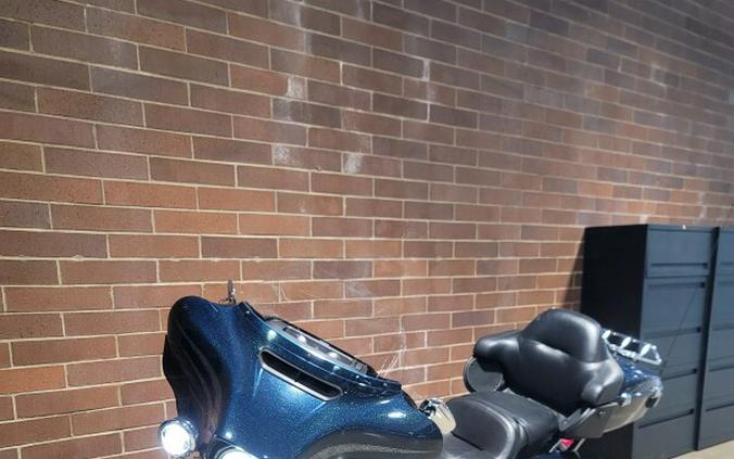 2016 Harley-Davidson® Ultra Limited Custom Colour Cosmic Blue Pearl FLHTK