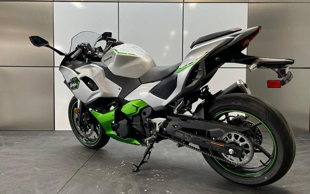 2024 Kawasaki Ninja® 7 Hybrid ABS - DEMO