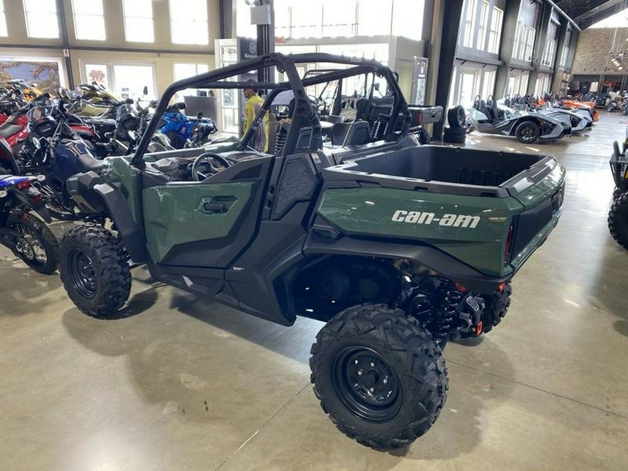 2023 Can-Am® Commander DPS 700