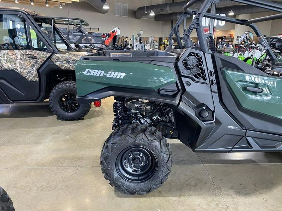 2023 Can-Am® Commander DPS 700