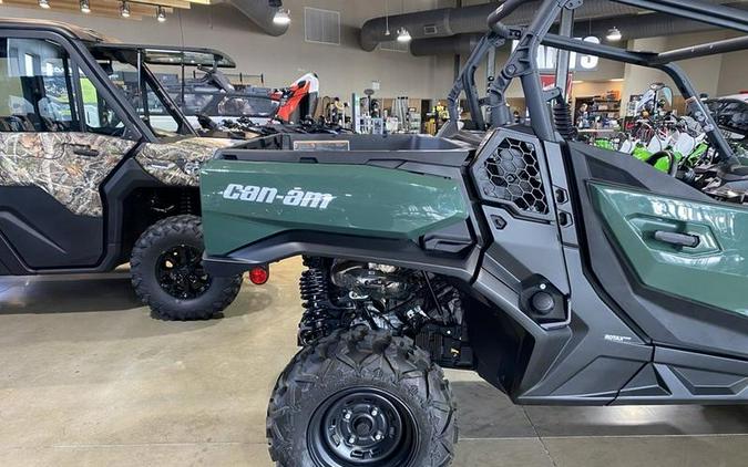 2023 Can-Am® Commander DPS 700