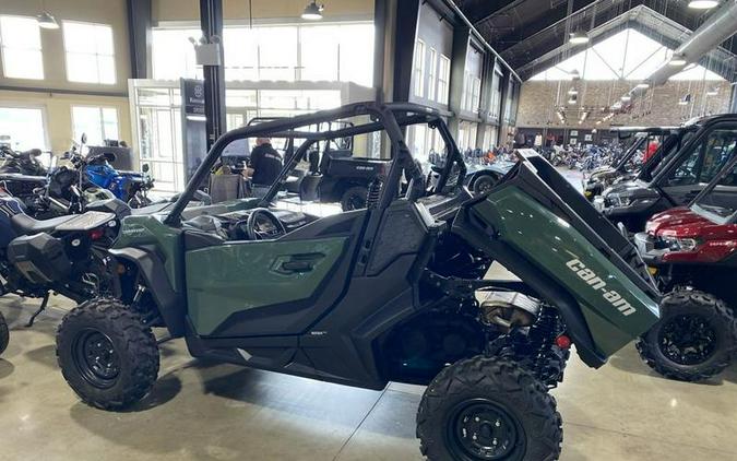 2023 Can-Am® Commander DPS 700