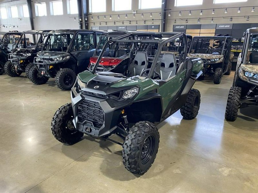 2023 Can-Am® Commander DPS 700