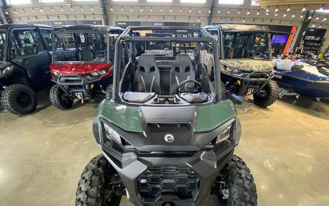 2023 Can-Am® Commander DPS 700