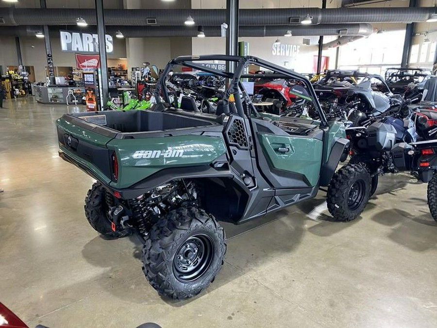 2023 Can-Am® Commander DPS 700