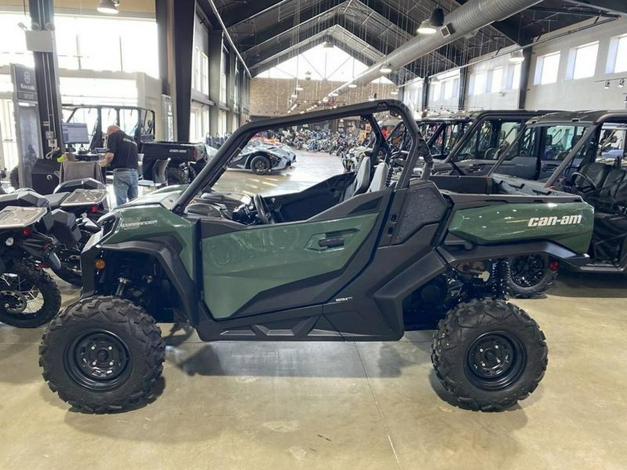 2023 Can-Am® Commander DPS 700