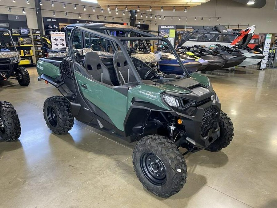 2023 Can-Am® Commander DPS 700