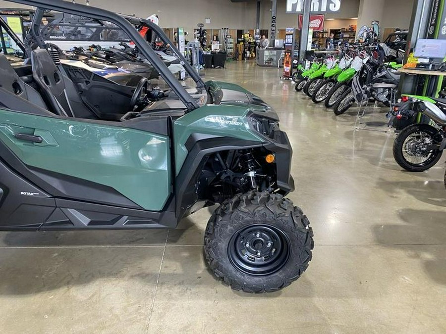 2023 Can-Am® Commander DPS 700