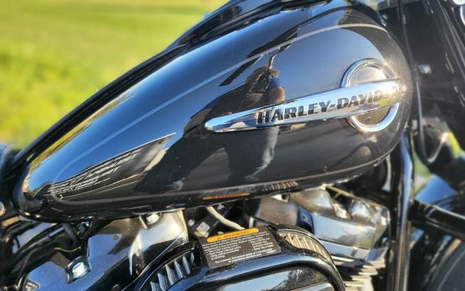 2019 Harley-Davidson FLHCS - Heritage Classic 114