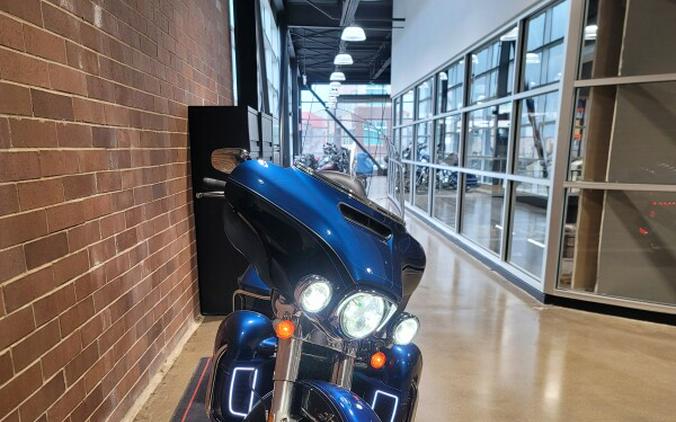 2018 Harley-Davidson® Ultra Limited LGNDBLUSNGL/BLK FLHTKANV