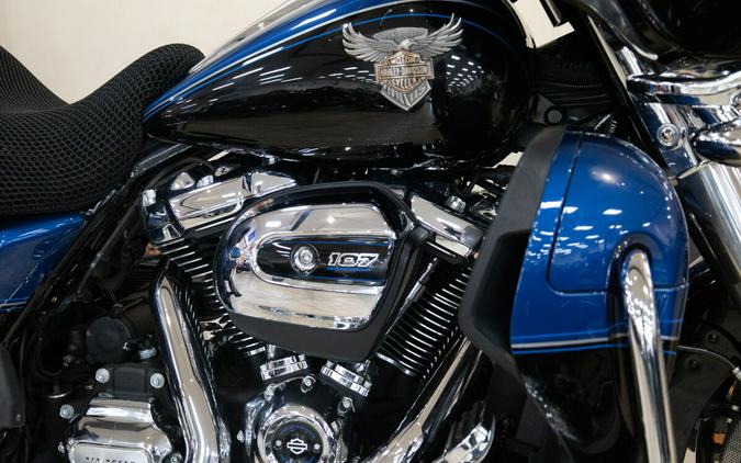 2018 Harley-Davidson® Ultra Limited LGNDBLUSNGL/BLK FLHTKANV