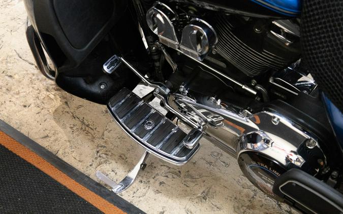 2018 Harley-Davidson® Ultra Limited LGNDBLUSNGL/BLK FLHTKANV