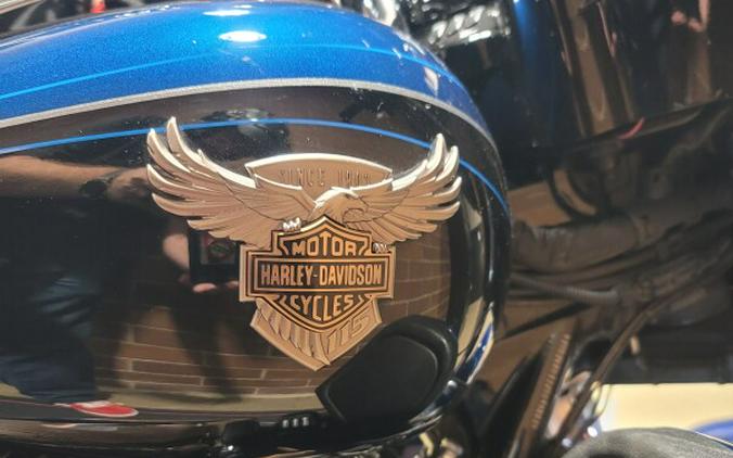 2018 Harley-Davidson® Ultra Limited LGNDBLUSNGL/BLK FLHTKANV