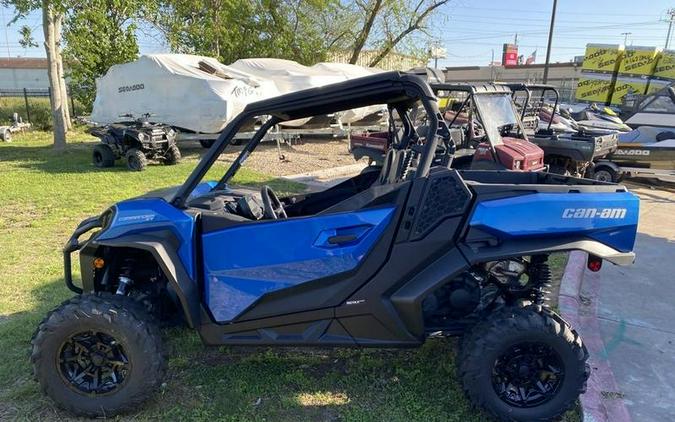 2023 Can-Am® Commander XT 700