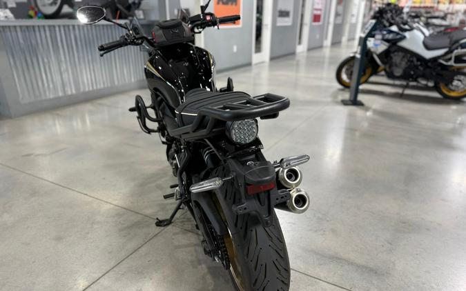 2025 Yamaha XSR 700