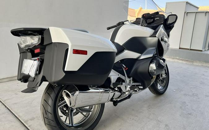 2024 BMW R 1250 RT Alpine White 3