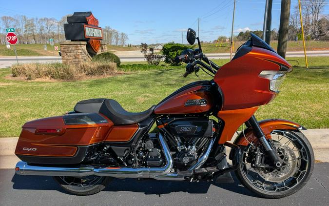 2023 Harley-Davidson® CVO™ Road Glide® Whiskey Neat w/Raven Metallic