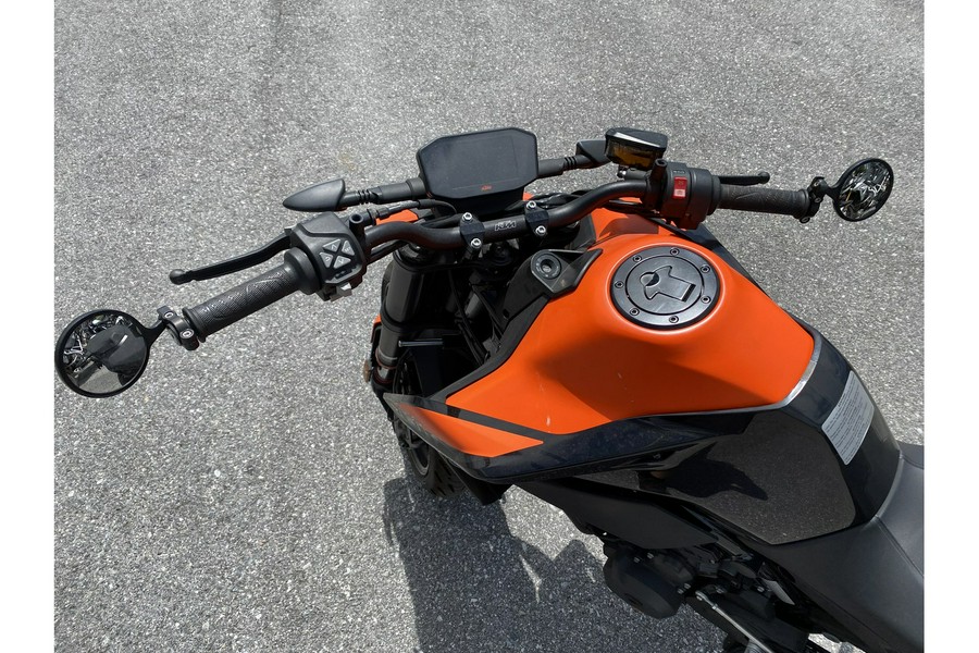 2022 KTM 890 Duke