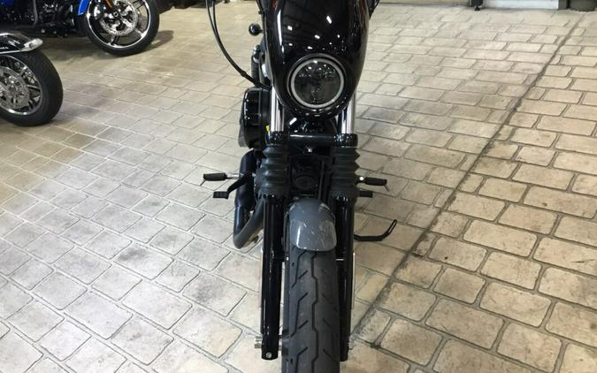 2022 Harley-Davidson® Iron 883™ Gunship Gray